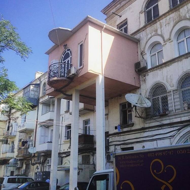 Увеличение жилплощади. Тбилиси самострой. Батуми самострой. Самострой в Грузии. Тбилиси балконы самострой.